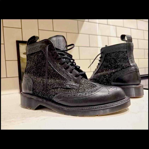 **LOOKING FOR** - Picture 1 of 2